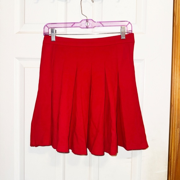 SHEIN Red Pleated Mini Skirt - Picture 2 of 5